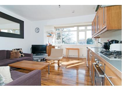 Room in a Shared Flat, Smithwood Close, SW19