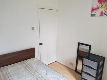 Room in a Shared House, Marchbank Road, W14