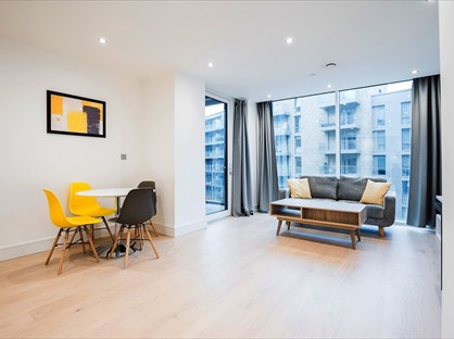 2 Bed Flat, Croxley Court, UB7