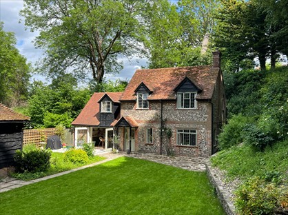 3 Bed Detached House, Stable Cottages, RG9