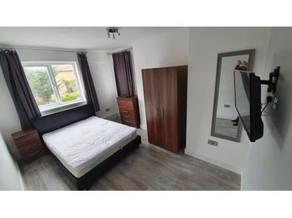 Room in a Shared Flat, Cortis Road, SW15