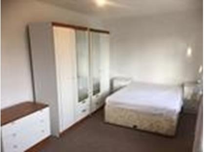 Room in a Shared House, Crown Road, SM1