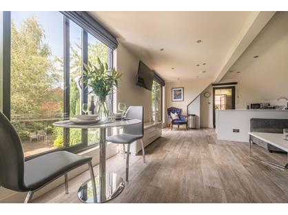 1 Bed Penthouse, White Hart Lane, HP17