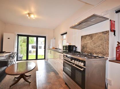 7 Bed Semi-Detached House, Rossiter Road, SW12