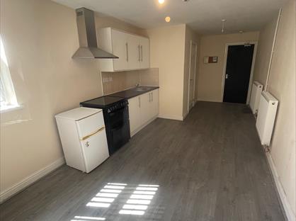 Studio Flat, Grange Road, DY1