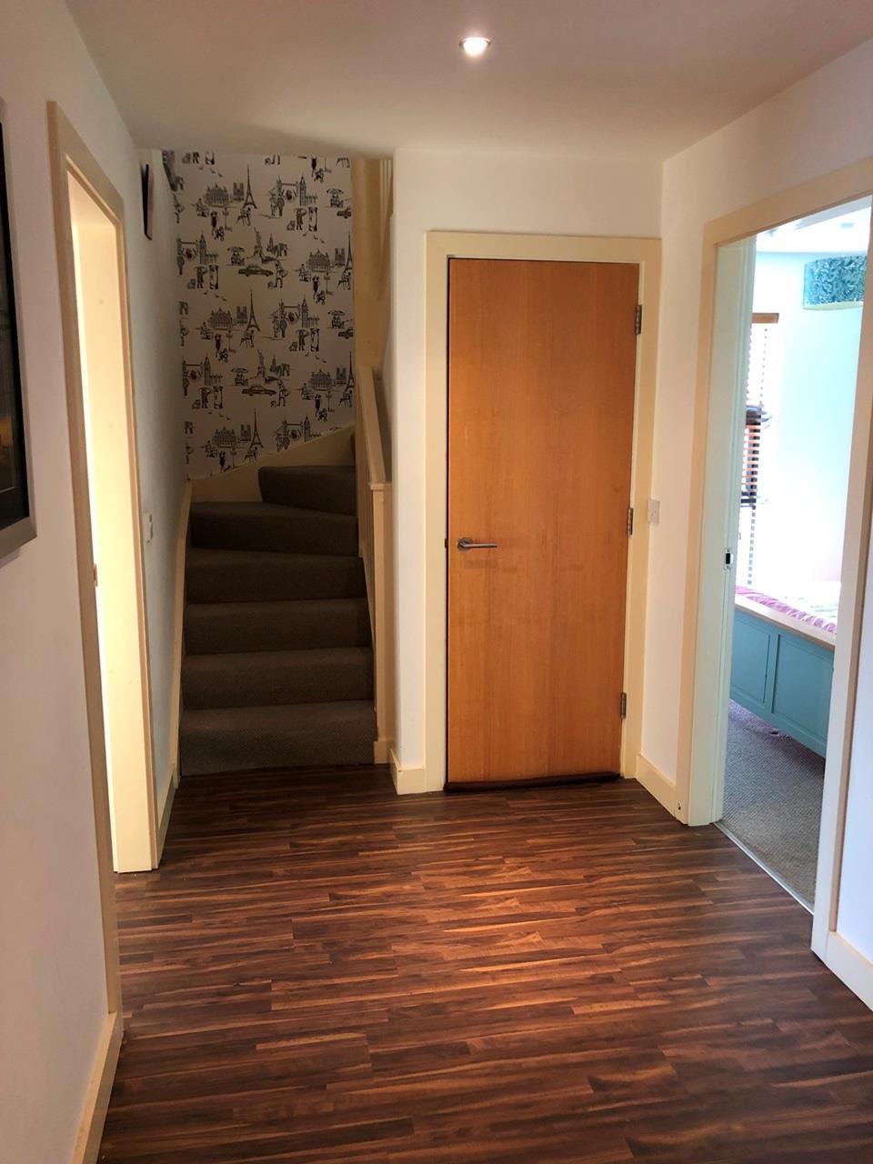 3 Bed Flat, Salford, M5 photo 5