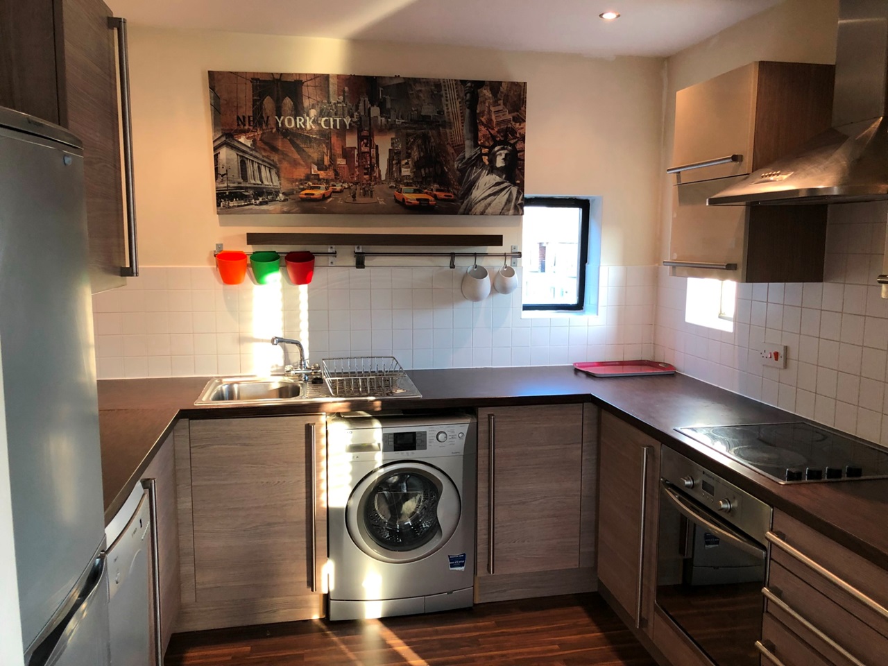 3 Bed Flat, Salford, M5 photo 3