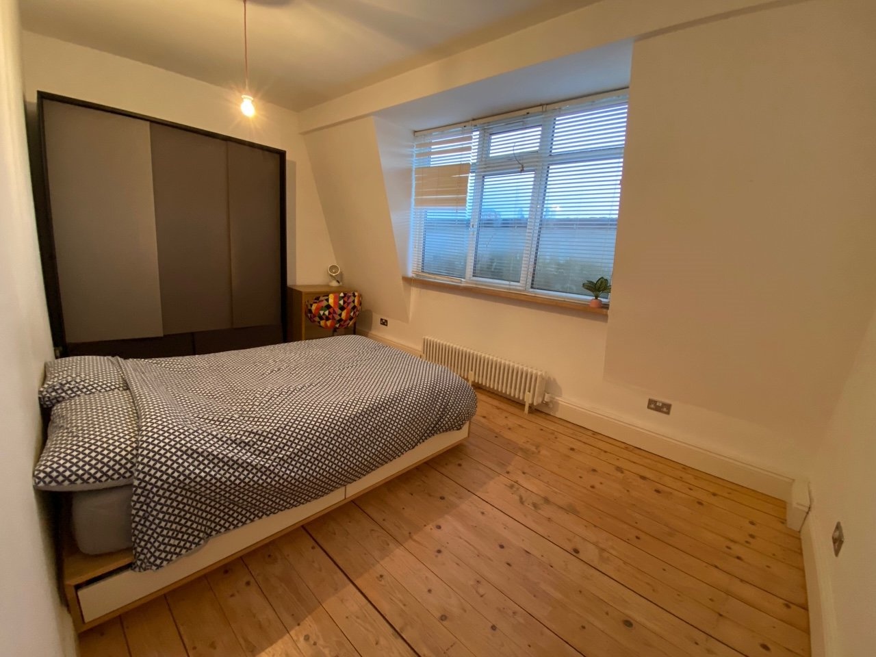 2 Bed Penthouse, Bethnal Green Road, E2 photo 2