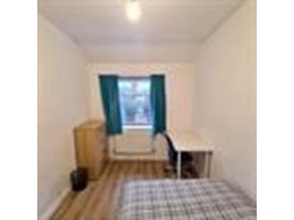 Room in a Shared House, Heathstan Road, W12