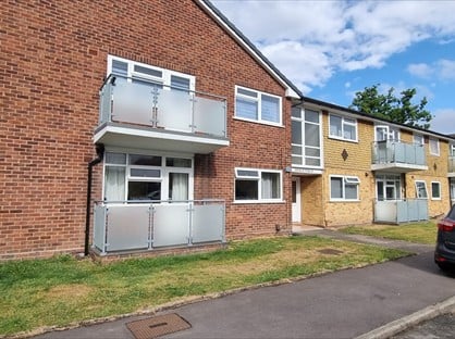 3 Bed Flat, Henleydale, B90