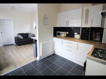 Room in a Shared House, Lorne Road, S63