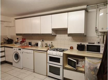 Room in a Shared Flat, Newlyn House, SM1