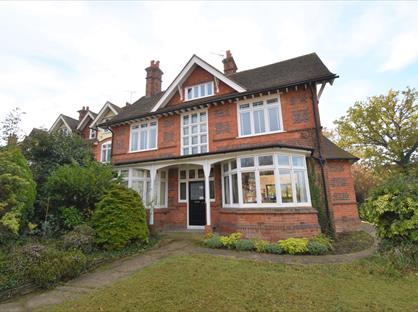 9 Bed Semi-Detached House, Wokingham Road, RG6