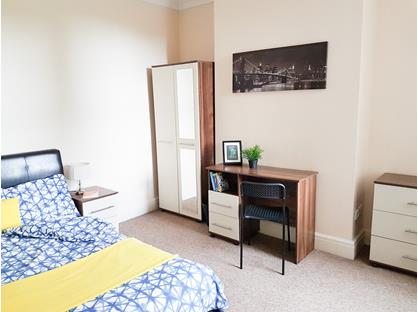 Room in a Shared House, Barton Road, M32