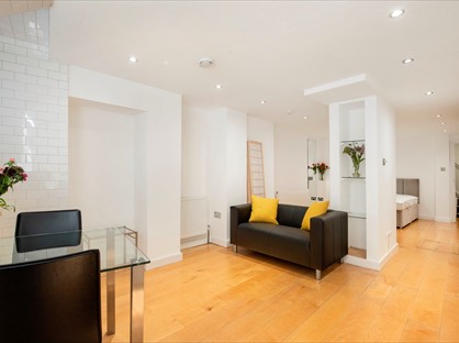 Studio Flat, Botolph Alley, EC3R