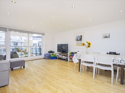2 Bed Terraced House, Smugglers Way, SW18