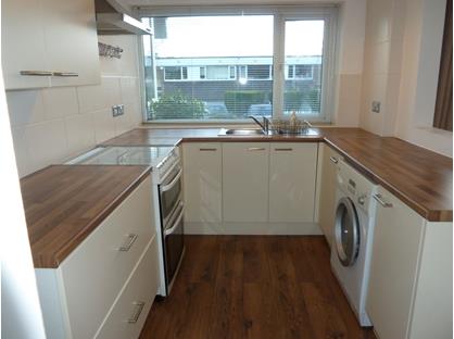 2 Bed Flat, Alwoodley, LS17