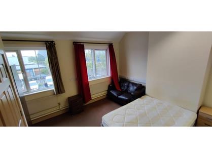 Room in a Shared Flat, Kingston Road, KT3