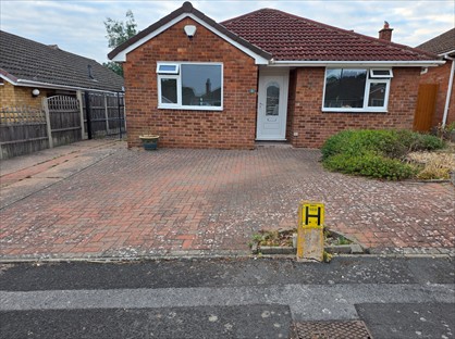 2 Bed Bungalow, Harewell Drive, B75
