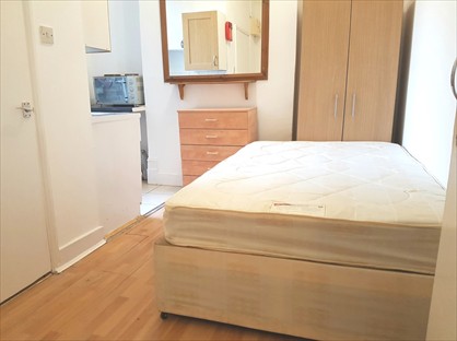 Studio Flat, Wightman Road, N8