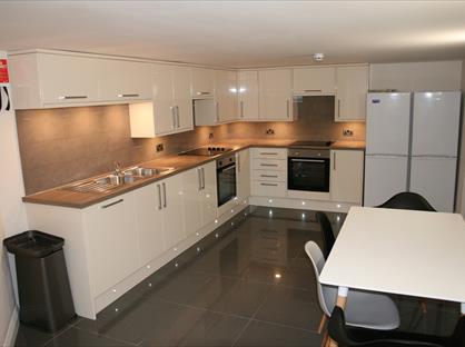 6 Bed End Terrace, Cardigan Road, LS6