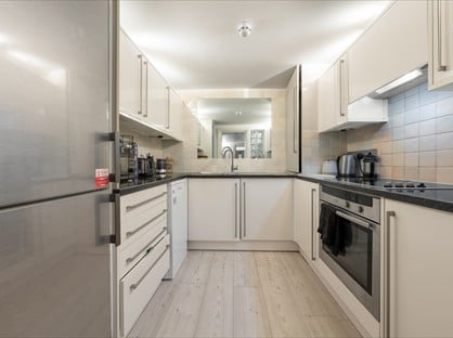 2 Bed Flat, Church Street, RH4