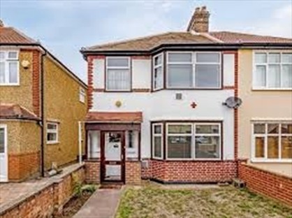 4 Bed Semi-Detached House, Worton Gardens, TW7