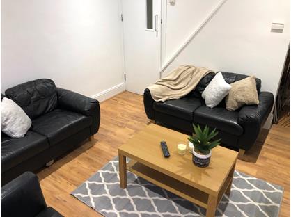Room in a Shared House, Colver Road, S2