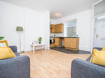 2 Bed Terraced House, Haslingden Road, BB4