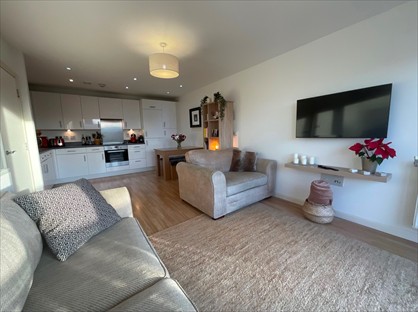 2 Bed Flat, Chadwick House, SW11