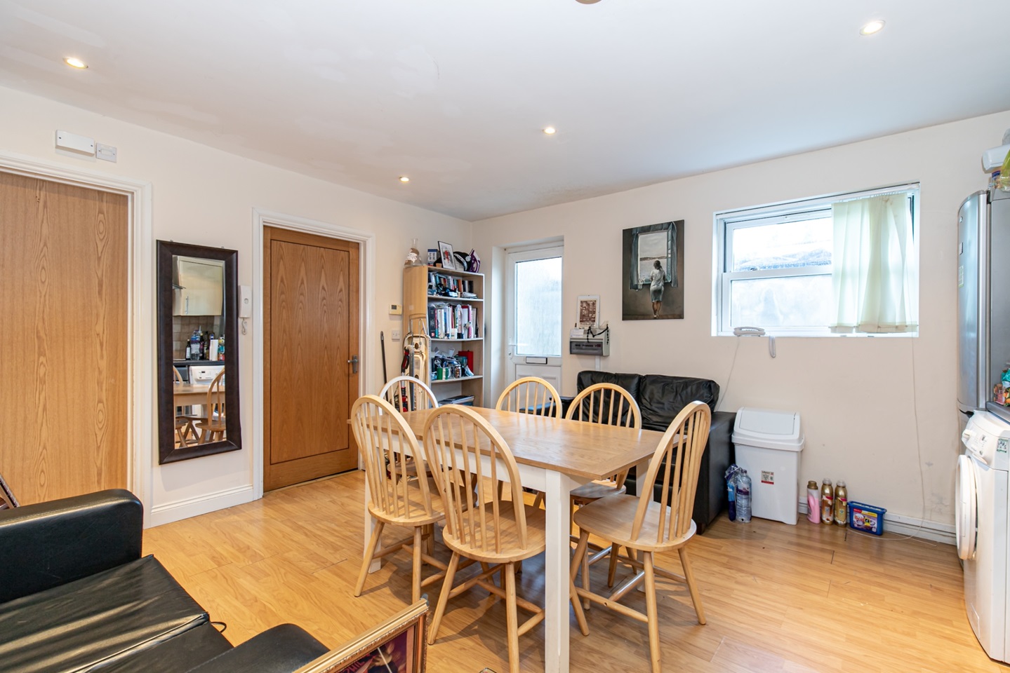 1 Bed Flat, Cowley Road, OX4 photo 3