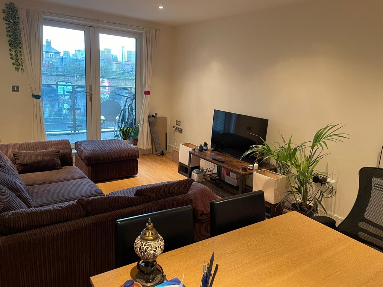 1 Bed Flat, Cheshire Street, E2 photo 2