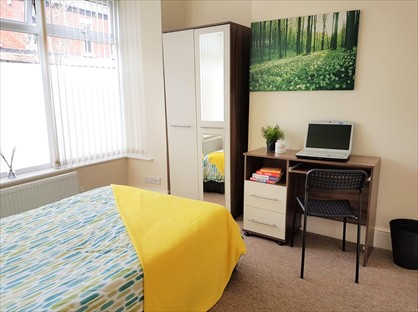 Room in a Shared House, Moreton Avenue, M32
