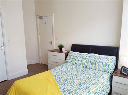 Room in a Shared House, Moreton Avenue, M32