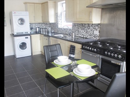 Room in a Shared House, Moreton Avenue, M32