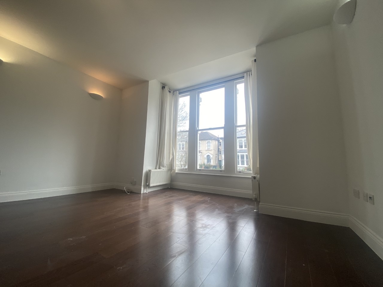London - 1 Bed Flat, Evering Road, E5 - To Rent Now for £1,950.00 p/m