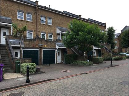 Room in a Shared Flat, Schooner Close, E14