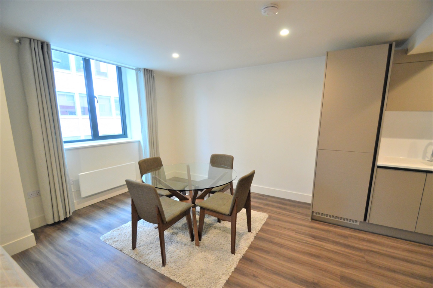 2 Bed Flat, Lightwell, B3 photo 3