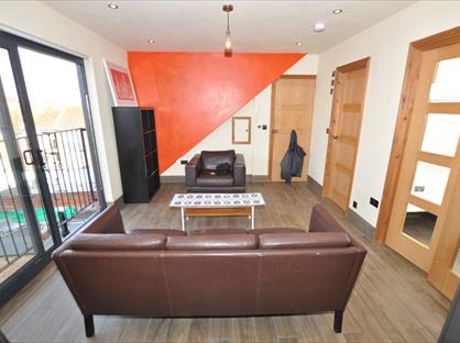 1 Bed Flat, Woodbank, N4