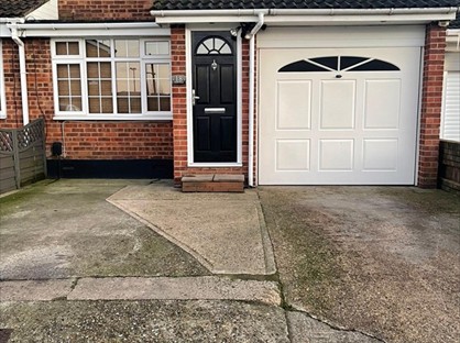 3 Bed Semi-Detached House, Church Parade, SS8