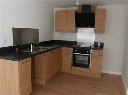 2 Bed Flat, Kingsteignton Road, TQ12