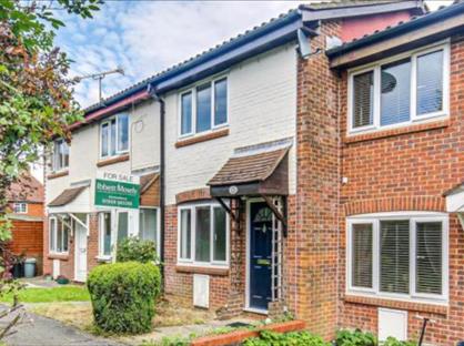 2 Bed Terraced House, Squerryes Mede, TN16