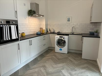 2 Bed Flat, Elm Grove, PO5