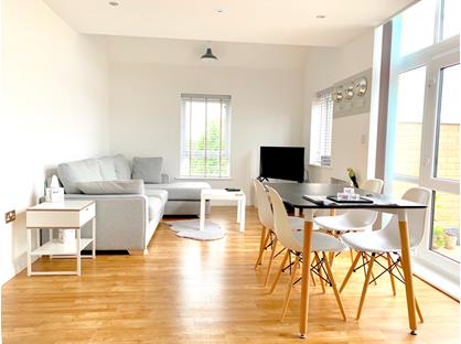 2 Bed Penthouse, Marbled White Court, PE19