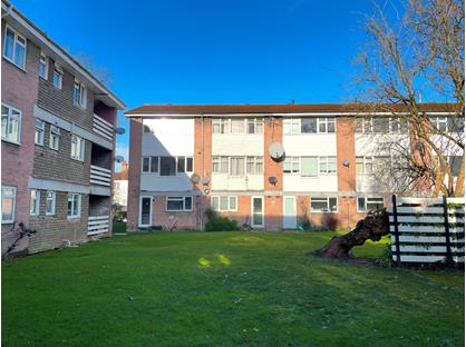 4 Bed Semi-Detached House, Fairacre, TW7