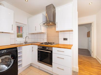 2 Bed Flat, Crusoe Road, CR4