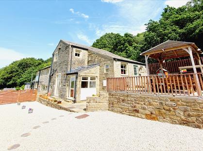 3 Bed Semi-Detached House, Dean Lane, HD9