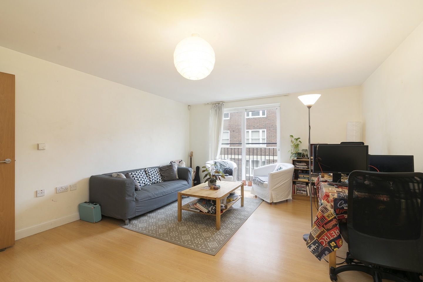 2 Bed Flat, Turin Street, E2 photo 2