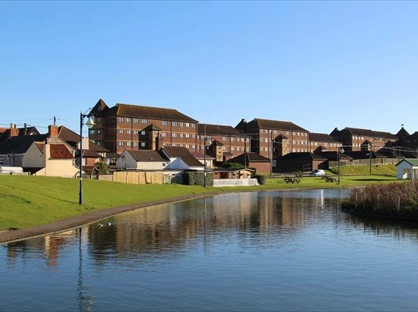 2 Bed Flat, Queens Park Close, LN12