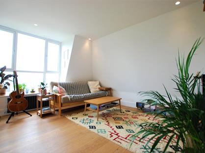 1 Bed Flat, Robins Court Kings Avenue, SW4